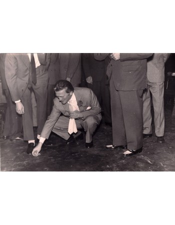 KIRK DOUGLAS