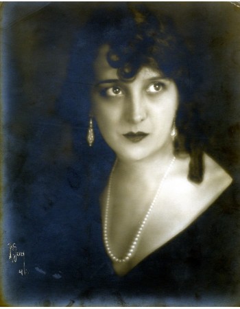 ESTELLA TAYLOR