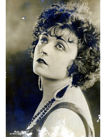 POLA NEGRI