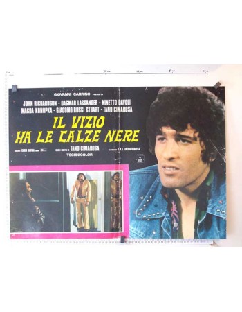 IL VIZIO HA LE CALZE NERE