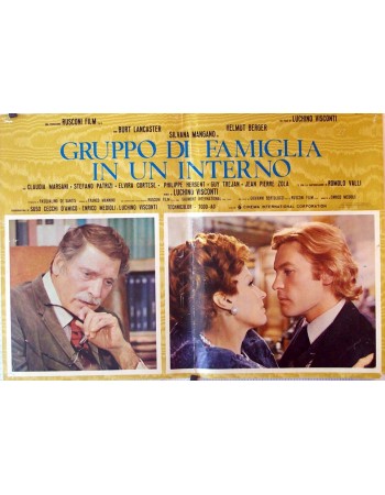 GRUPPO DI FAMIGLIA IN UN INTERNO