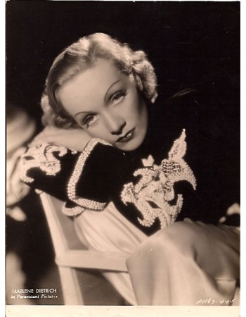 MARLENE DIETRICH bors coupes