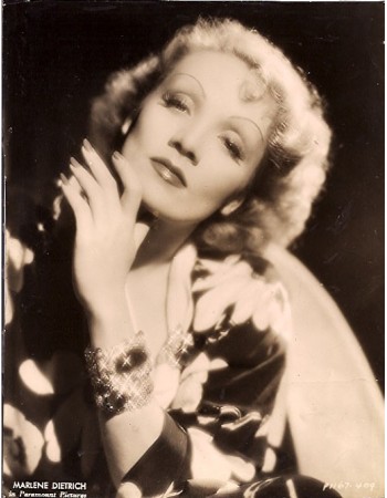 MARLENE DIETRICH bords coupes