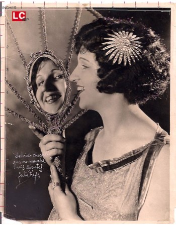 JULIA FAYE