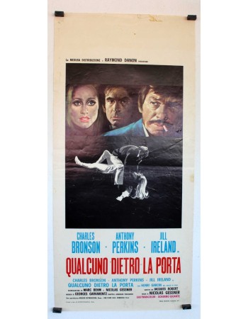ALGUIEN DETRAS DE LA PUERTA