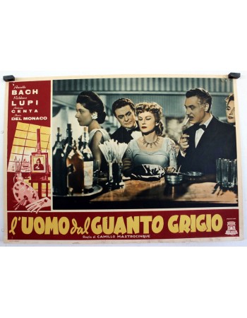 LUOMO DAL GUANTO GRIGIO