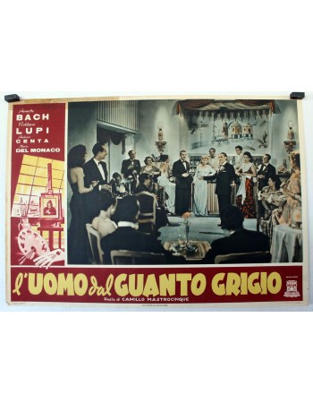 LUOMO DAL GUANTO GRIGIO