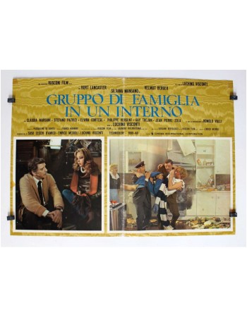 GRUPPO DI FAMIGLIA IN UN INTERNO