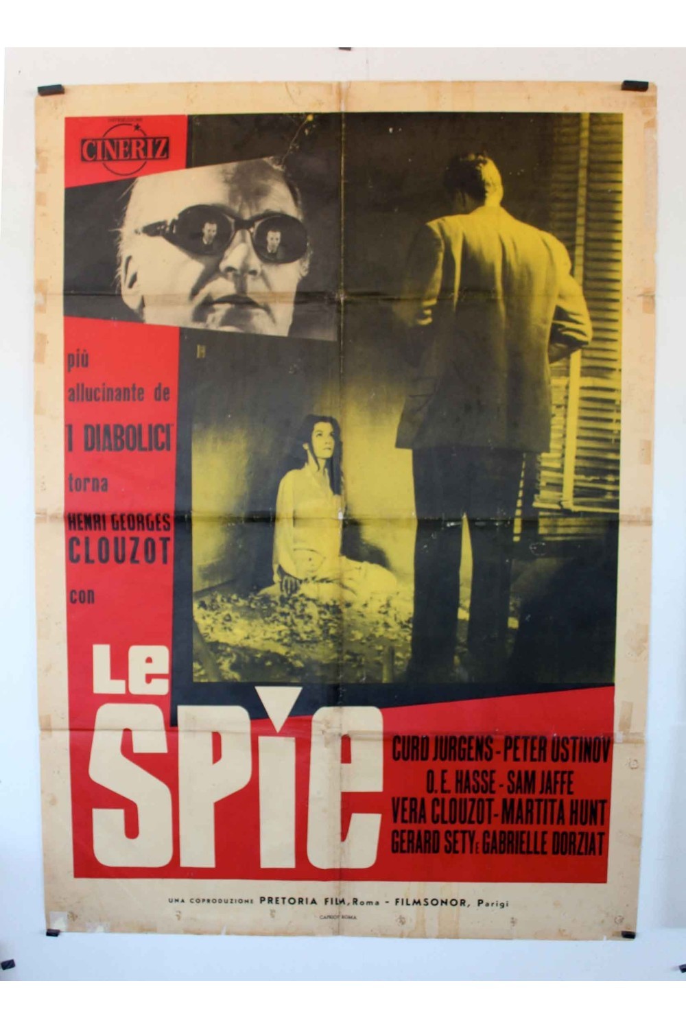 LES SPIONS