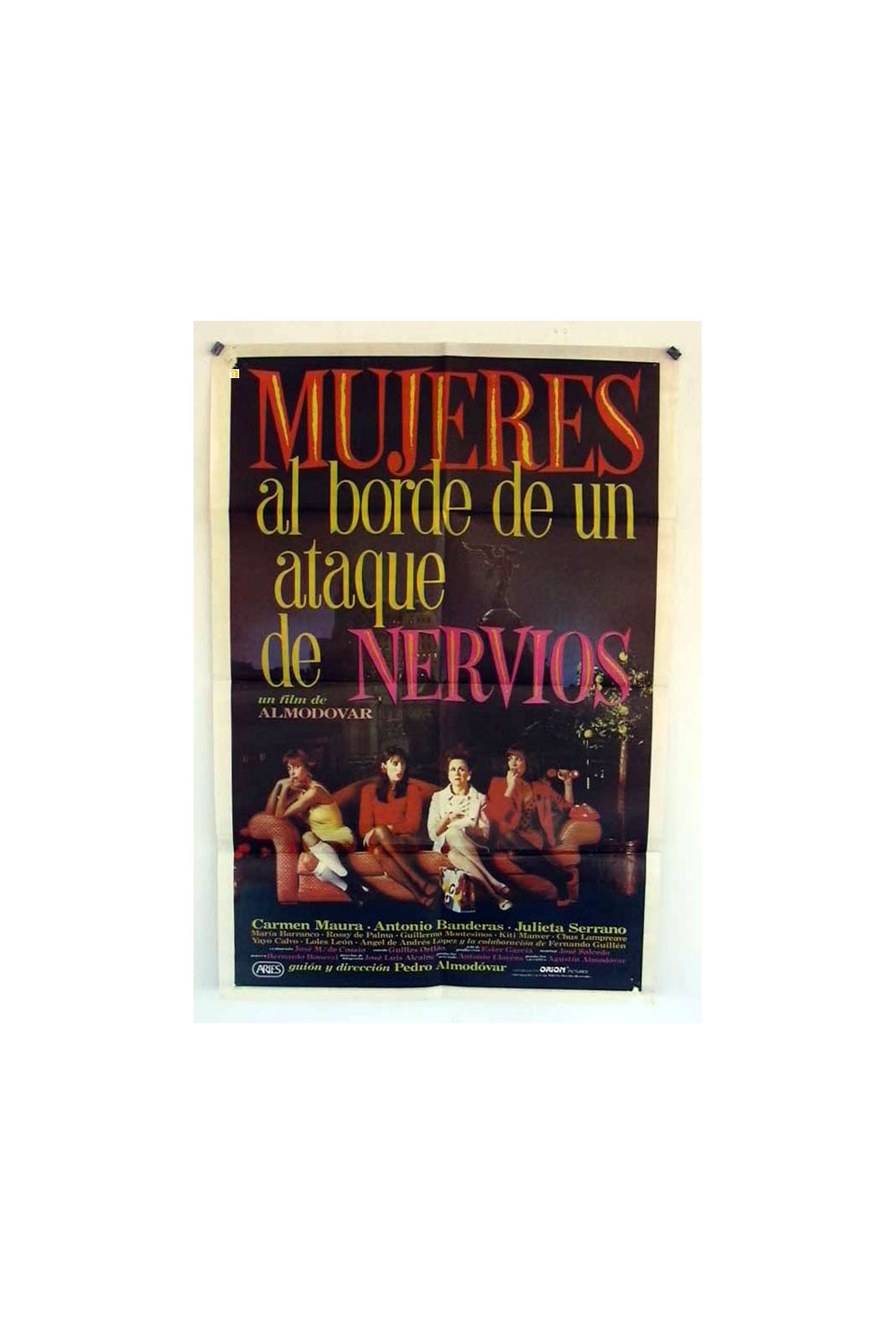 MUJERES AL BORDE DE UN ATAQUE DE NERVIOS