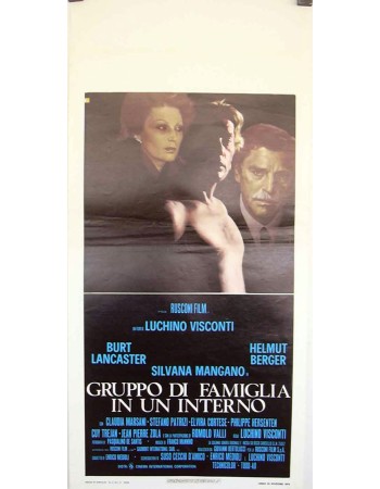 GRUPPO DI FAMIGLIA IN UN INTERNO
