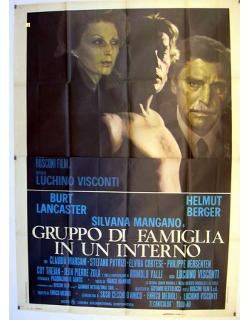 GRUPPO DI FAMIGLIA IN UN INTERNO