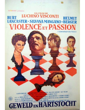 GRUPPO DI FAMIGLIA IN UN INTERNO
